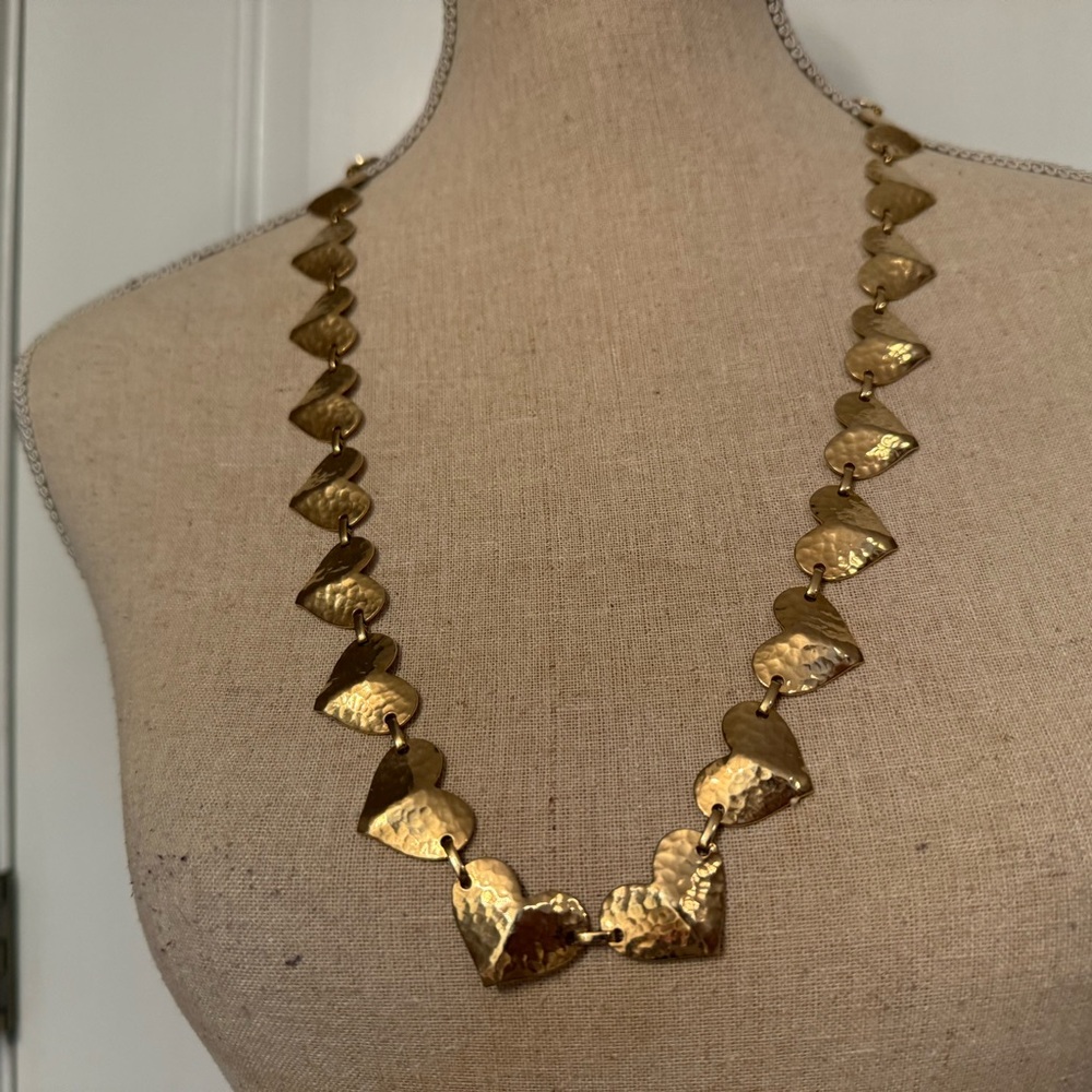 VINTAGE NECKLACE GOLD TONE HAMMERED HEART LINKS 29.5”